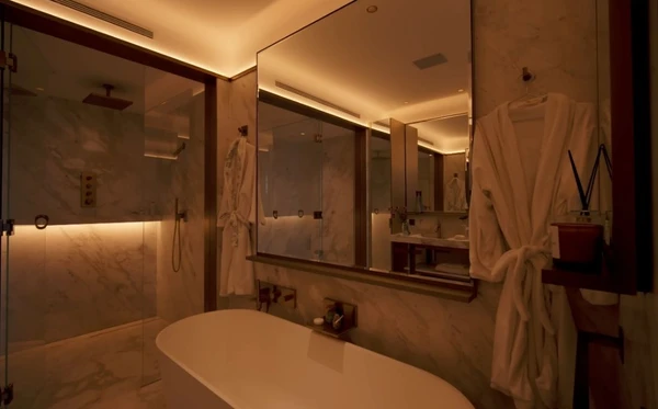 Isabeli Fontana e Di Ferrero mostraram apartamento de luxo em São Paulo com obras de arte, móveis assinados e décor fashionista por Reprodução/YouTube