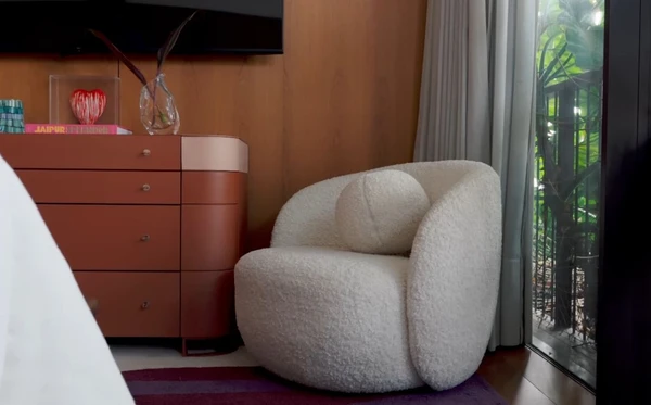 Isabeli Fontana e Di Ferrero mostraram apartamento de luxo em São Paulo com obras de arte, móveis assinados e décor fashionista por Reprodução/YouTube
