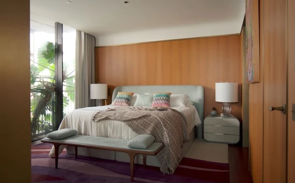 Isabeli Fontana e Di Ferrero mostraram apartamento de luxo em São Paulo com obras de arte, móveis assinados e décor fashionista por Reprodução/YouTube