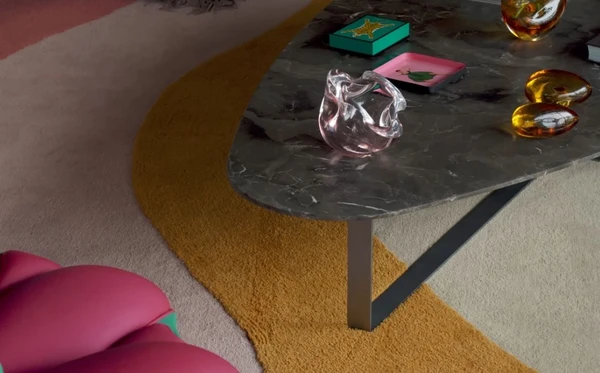 Isabeli Fontana e Di Ferrero mostraram apartamento de luxo em São Paulo com obras de arte, móveis assinados e décor fashionista por Reprodução/YouTube