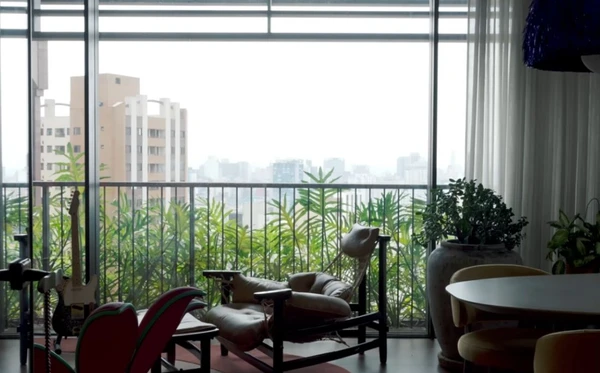 Isabeli Fontana e Di Ferrero mostraram apartamento de luxo em São Paulo com obras de arte, móveis assinados e décor fashionista por Reprodução/YouTube