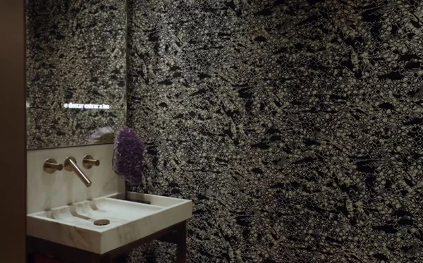 Isabeli Fontana e Di Ferrero mostraram apartamento de luxo em São Paulo com obras de arte, móveis assinados e décor fashionista por Reprodução/YouTube