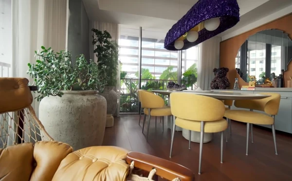 Isabeli Fontana e Di Ferrero mostraram apartamento de luxo em São Paulo com obras de arte, móveis assinados e décor fashionista por Reprodução/YouTube