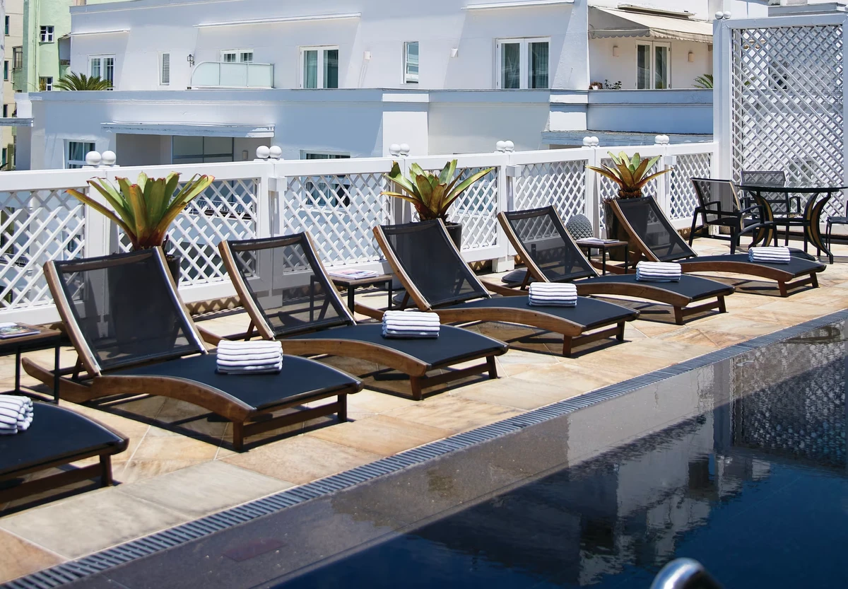Suíte de luxo no Copacabana Palace reúne varanda exclusiva e vista para um dos cenários mais famosos do Rio por Divulgação/Copacabana Palace