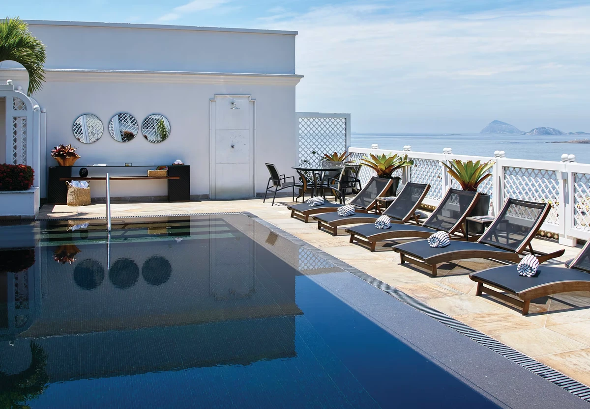 Suíte de luxo no Copacabana Palace reúne varanda exclusiva e vista para um dos cenários mais famosos do Rio por Divulgação/Copacabana Palace