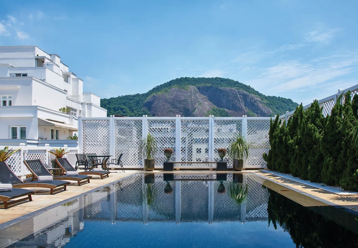 Suíte de luxo no Copacabana Palace reúne varanda exclusiva e vista para um dos cenários mais famosos do Rio por Divulgação/Copacabana Palace