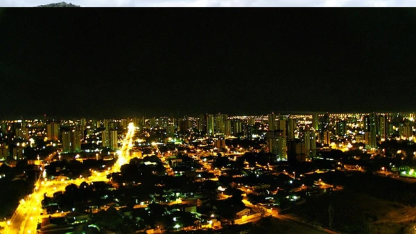Teresina foi a primeira cidade brasileira construída com traçado geométrico por Thompson Sa/Wikimedia Commons