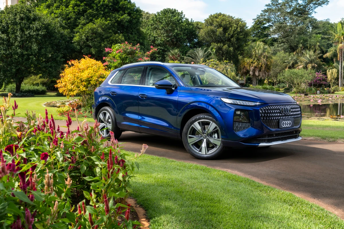 Os faróis do novo Audi Q3 são afilados como os aplicados no Q5 e no Q6