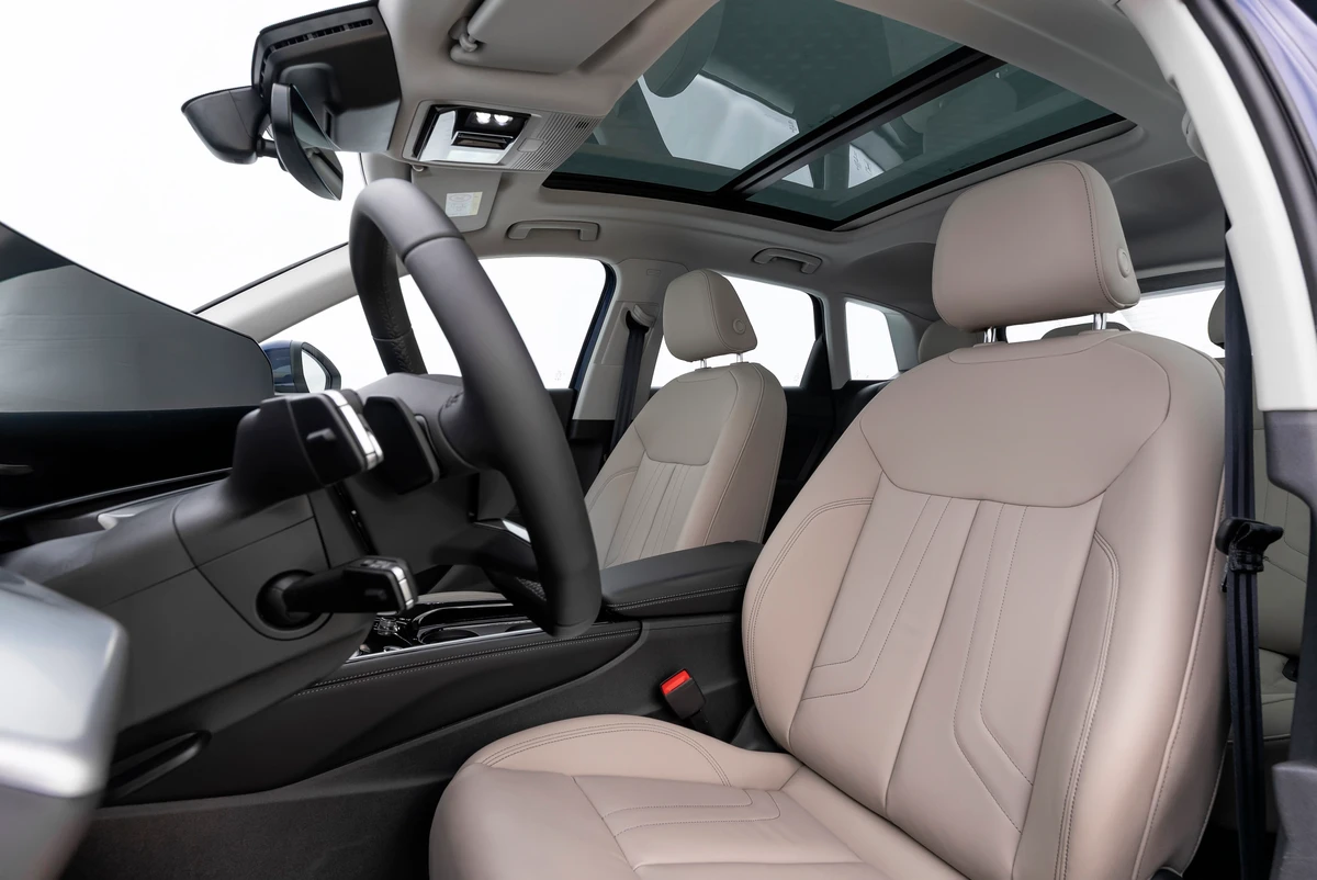 Apenas o modelo SUV tradicional tem o teto panorâmico por Divulgação