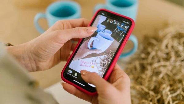 Escritório no bolso: O smartphone trouxe agilidade, mas também a sensação de que o trabalho nunca acaba, acompanhando o profissional até nos momentos de lazer por Rdne, Pexels