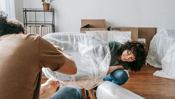 Mãos à obra: O empreendedorismo doméstico ganha força com as vendas on-line; dentro de casa, o desafio é organizar o espaço entre o lar e a produção por Blue Bird, Pexels