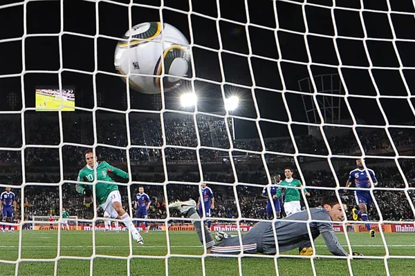 Cuauhtémoc Blanco — México — 37 anos e 151 dias: O experiente atacante mexicano marcou de pênalti na vitória por 2x0 sobre a França, pela fase de grupos da Copa do Mundo de 2010, na África do Sul.
 por Reprodução/Fifa
