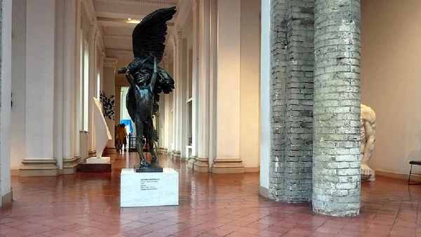 Galeria Tátil da Pinacoteca por Luís Guilherme Fernandes Pereira / Wikimedia Commons