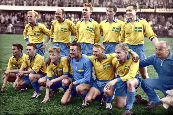 Gunnar Gren — Suécia — 37 anos e 236 dias: Ídolo da seleção sueca, Gunnar Gren marcou na vitória por 3x1 sobre a Alemanha Ocidental, na semifinal da Copa do Mundo de 1958, disputada em casa.
 por Reprodução/Fifa