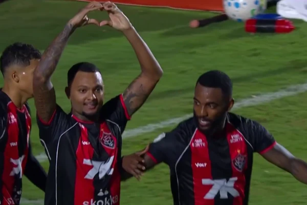 Luan Cândido marcou o segundo gol do Vitória contra o Flamengo