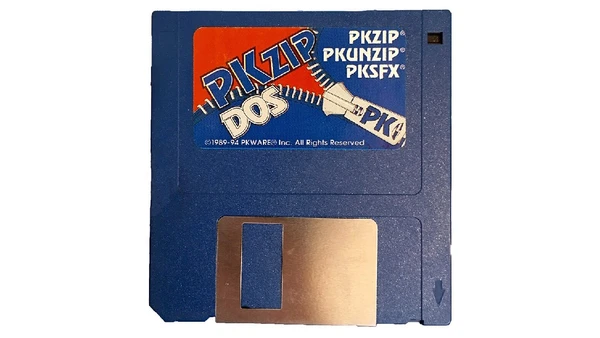 PKZIP foi lançado em 1989 por Phil Katz e ajudou a transformar o formato ZIP em padrão para compactar e compartilhar arquivos no PC por Blake Patterson, edição de Yeeno / Wikimedia Commons