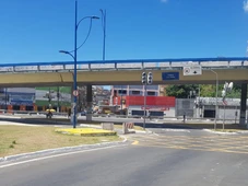 Imagem - Homens roubam carro e sequestram motorista em avenida movimentada de Salvador