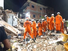 Imagem - Prédio de três andares desaba e mata um trabalhador em Salvador