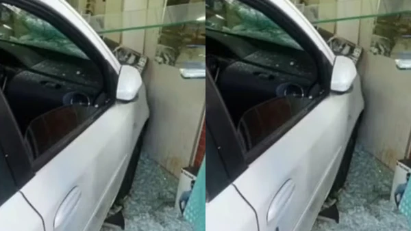 Carro invade ótica em Itabuna