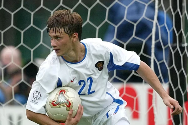 Dmitri Sychev — Rússia — 18 anos e 231 dias: O atacante russo balançou as redes na derrota por 3x2 para a Bélgica, na fase de grupos da Copa do Mundo de 2002, disputada na Coreia do Sul e no Japão.
 por Reprodução/Fifa