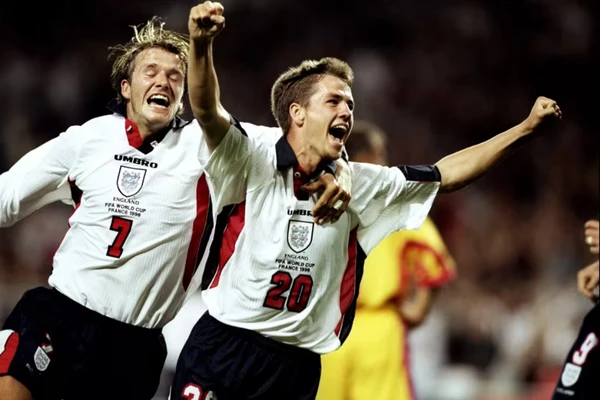 Michael Owen — Inglaterra — 18 anos e 190 dias: O atacante inglês marcou na derrota por 2x1 para a Romênia, na fase de grupos da Copa do Mundo de 1998, na França.
 por Reprodução/Fifa