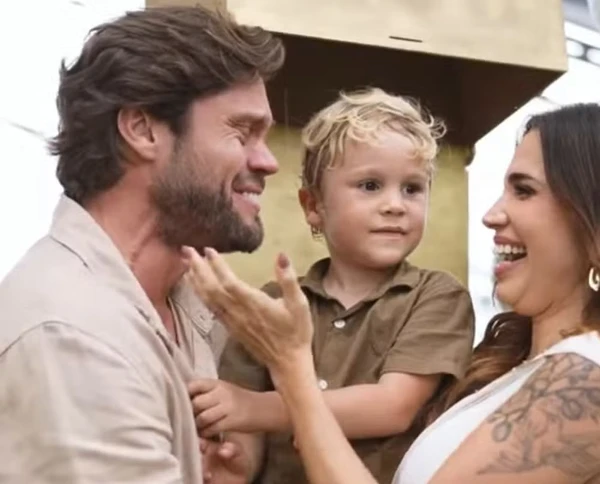 Breno Simões e Paula Amorim fazem chá revelação  por Reprodução/Instagram