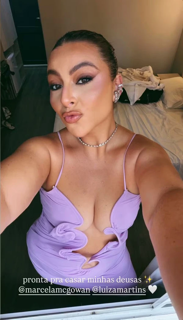 Letticia Munniz no casamento de Luiza Martins e Marcela Mcgowan  por Reprodução/Instagram