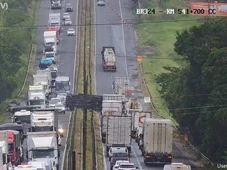 Imagem - Trecho da BR-324 na Bahia é interditado parcialmente nos dois sentidos após acidente