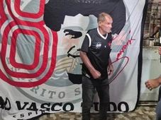Imagem - Ex-jogador e ídolo do Vasco morre aos 62 anos após mal-estar