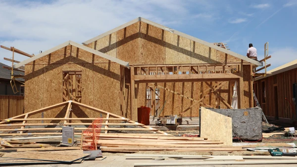 A casa-conceito mostra como resíduos comuns do consumo diário podem ser incorporados à construção civil