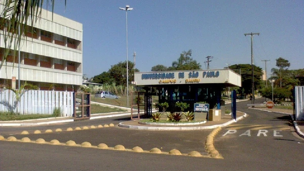 Campus da USP em Bauru reúne unidades de ensino, pesquisa e atendimento em saúde no interior paulista por Carlosar / Wikimedia Commons