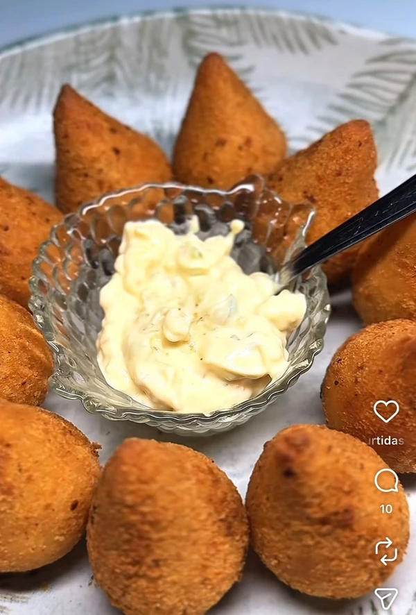 Coxinha de Docices da Vovoquinha. Endereço: Travessa Abrantes, Casa 44, Stiep. Instagram: @docicesdavovoquinha por Reprodução