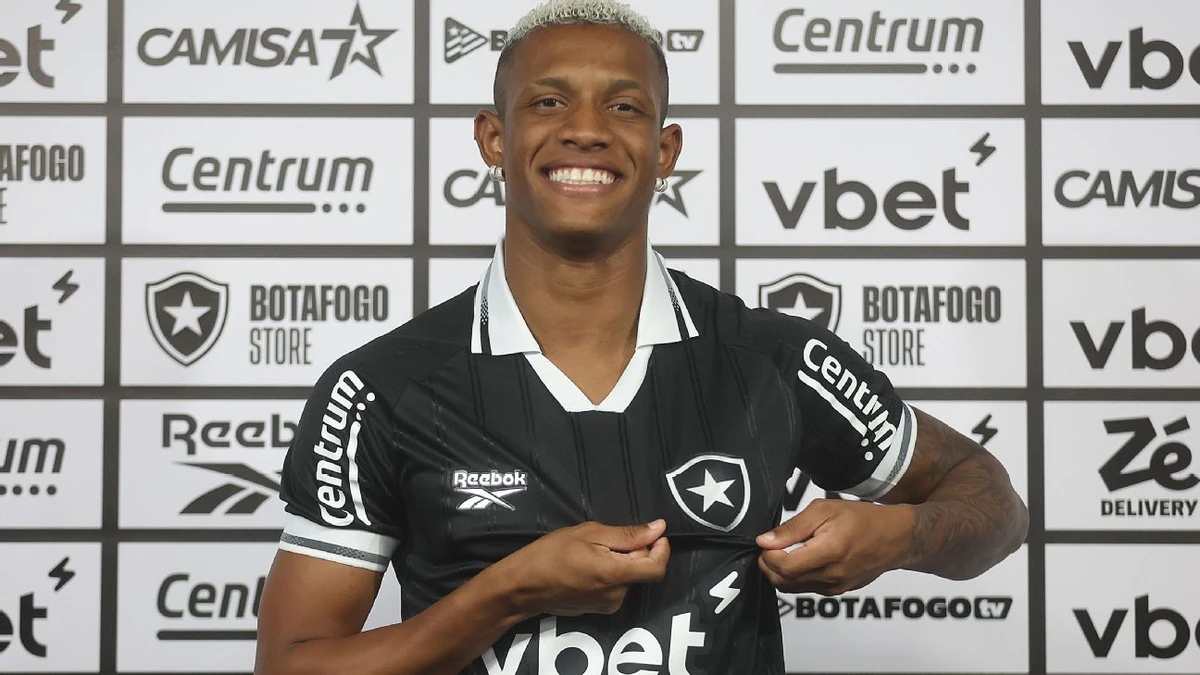 MEIO-CAMPISTA: Danilo (Botafogo) por Divulgação