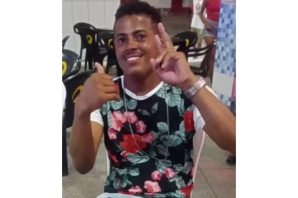 Irmãos morreram após batida frontal entre carro e micro-ônibus por Reprodução
