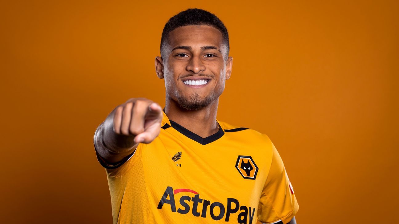 MEIO-CAMPISTA: João Gomes (Wolverhampton)  por Divulgação