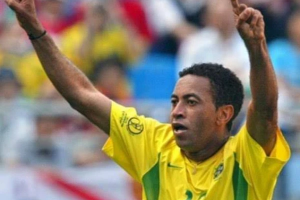 O lateral-esquerdo Júnior Nagata, natural de Santo Antonio de Jesus, foi para a Copa de 2002  por Reprodução