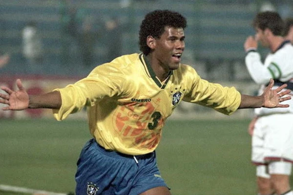 O zagueiro Aldair, natural  de Ilhéus, foi para as Copa de 1990, 1994 e 1998 por Reprodução