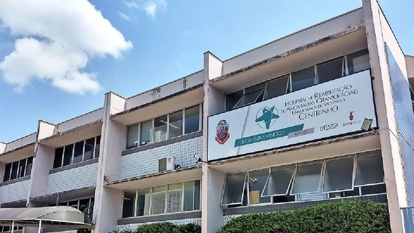 Unidade Centrinho em Bauru é referência ligada ao atendimento de anomalias craniofaciais e saúde auditiva por Diogo Nani / Wikimedia Commons