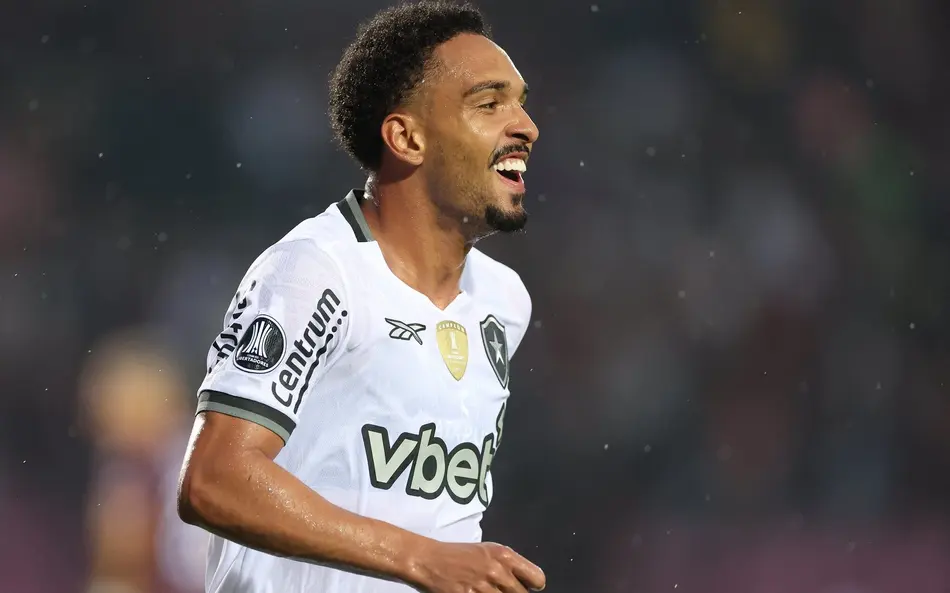 DEFENSOR: Vitinho (Botafogo) por Divulgação
