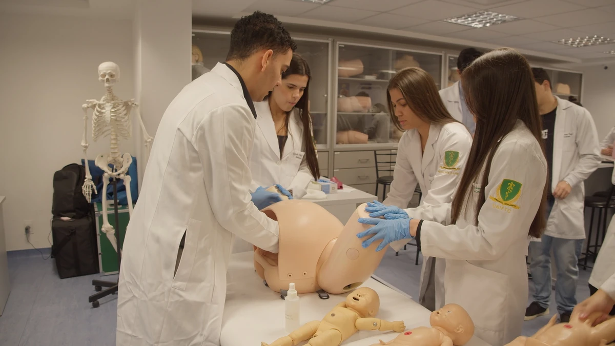 Treinamento de atendimento ginecológico por  Acervo institucional
