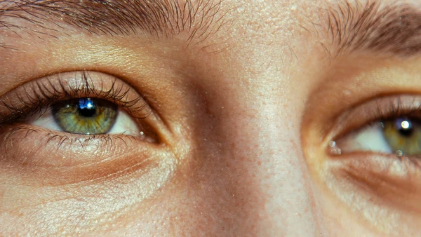 A raridade dos olhos verdes ajuda a explicar por que essa tonalidade desperta tanta curiosidade por Freepik