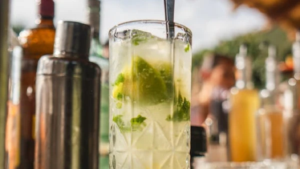 Caipirinha pronta ou industrializada — 15% a 36% de álcool por volume por Rafaela Freire / Pexels