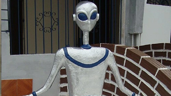 Colares, no Pará, foi investigada pela FAB na Operação Prato após moradores relatarem luzes estranhas e ataques atribuídos ao fenômeno “chupa-chupa” em 1977 por LeRoc / Wikimedia Commons