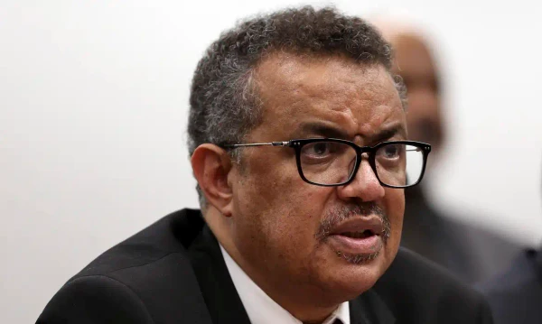 Diretor-geral da OMS faz alerta após avanço rápido do Ebola
