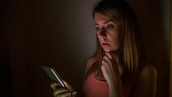 Golpes por telefone podem tentar obter dados pessoais durante contatos inesperados e aparentemente comuns por Freepik