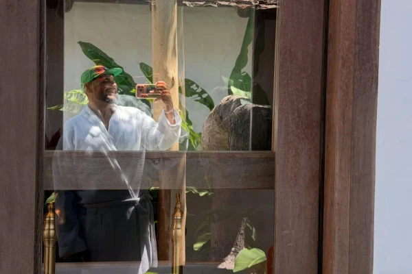 Gominho posa nu por Reprodução