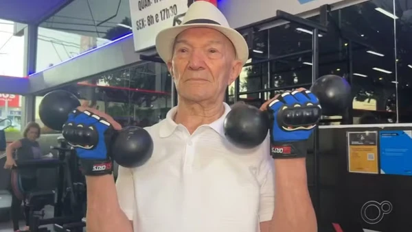 Idoso de 102 anos que vai à academia de musculação todos os dias