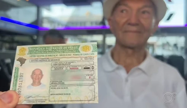Idoso de 102 anos que vai à academia de musculação todos os dias por Reprodução