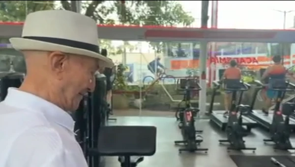 Idoso de 102 anos que vai à academia de musculação todos os dias por Reprodução