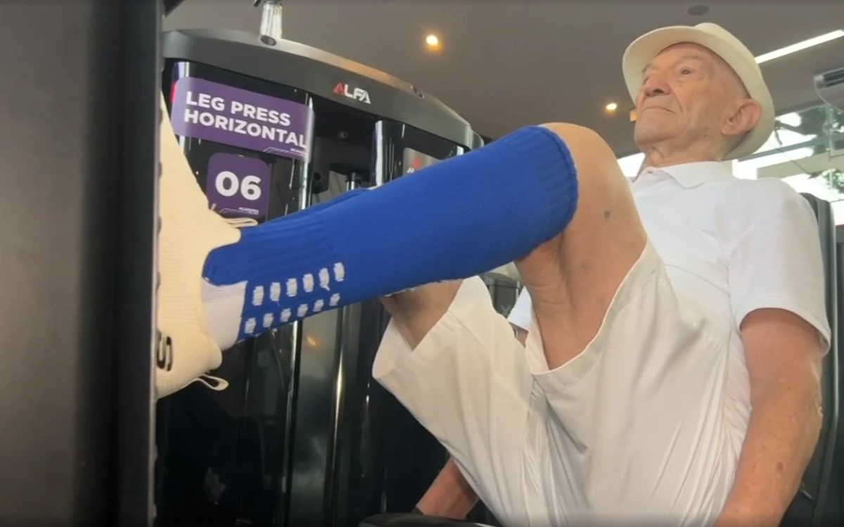 Idoso de 102 anos que vai à academia de musculação todos os dias por Reprodução